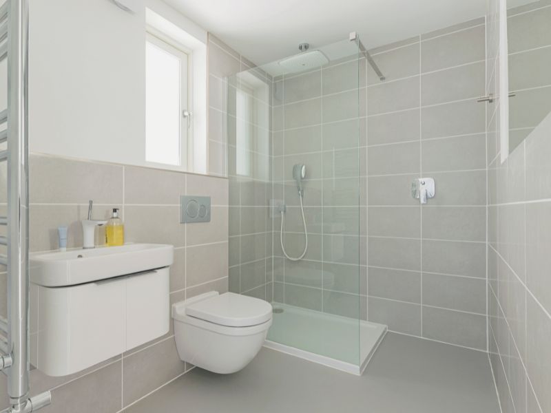 Phòng tắm mở với các thiết bị vệ sinh nhà tắm tối giản – Xu hướng thiết kế đương đại