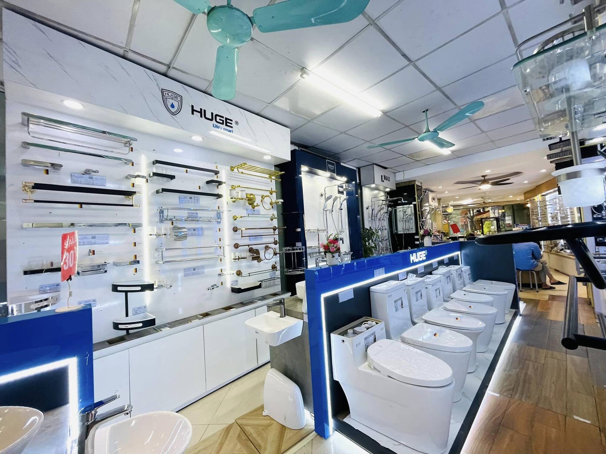 Showroom thiết bị vệ sinh Hoàng Tiến