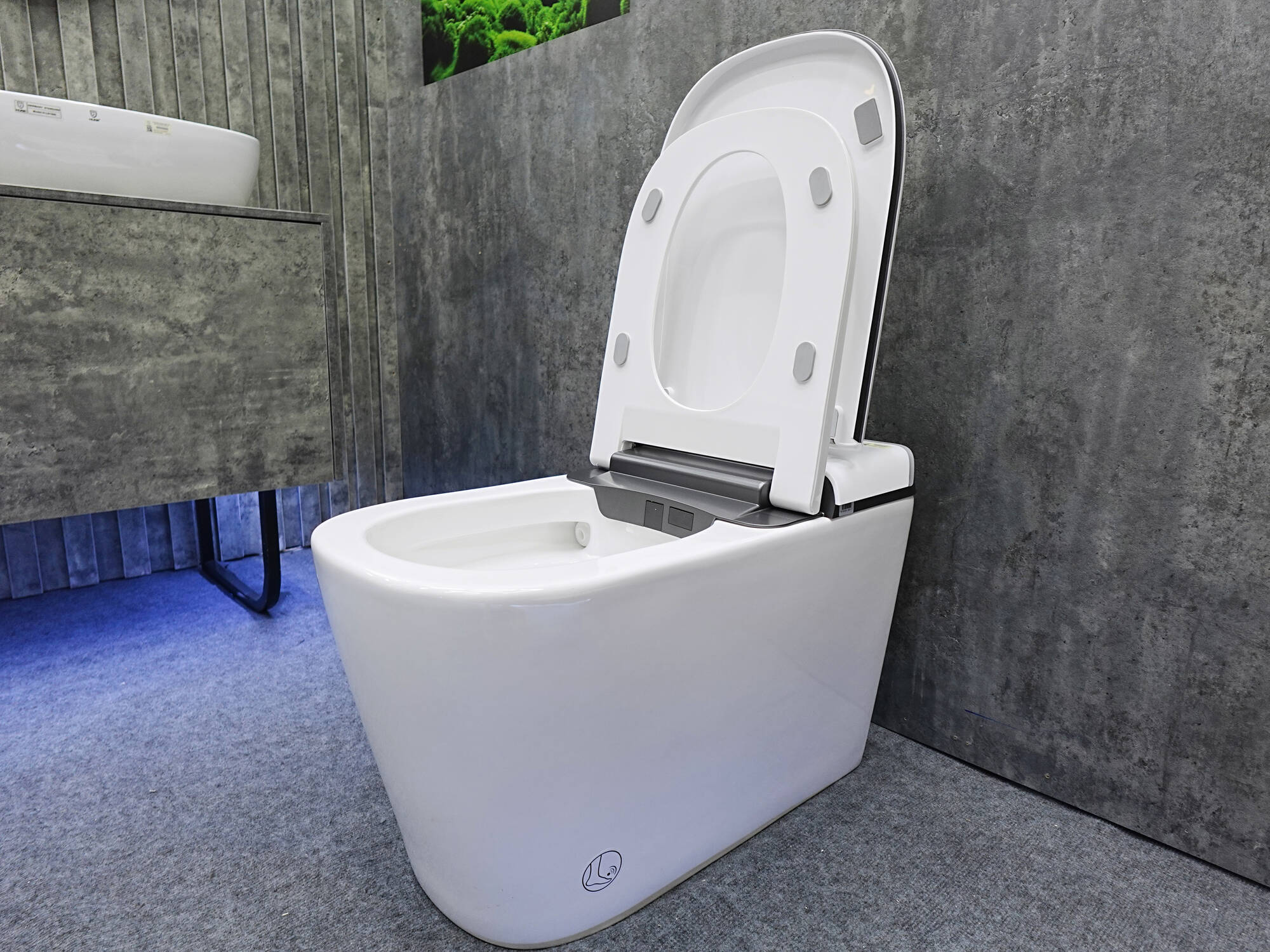 Bồn cầu thông minh đặt sàn