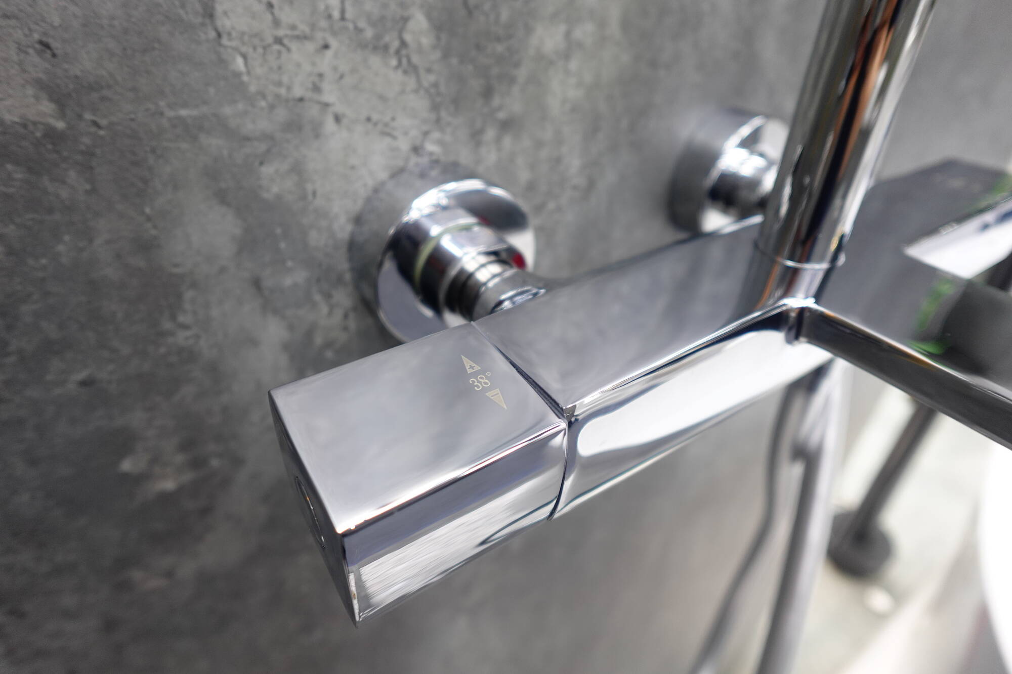 An toàn và tiện lợi khi sử dụng Thiết bị vệ sinh An toàn và tiện lợi khi sử dụng