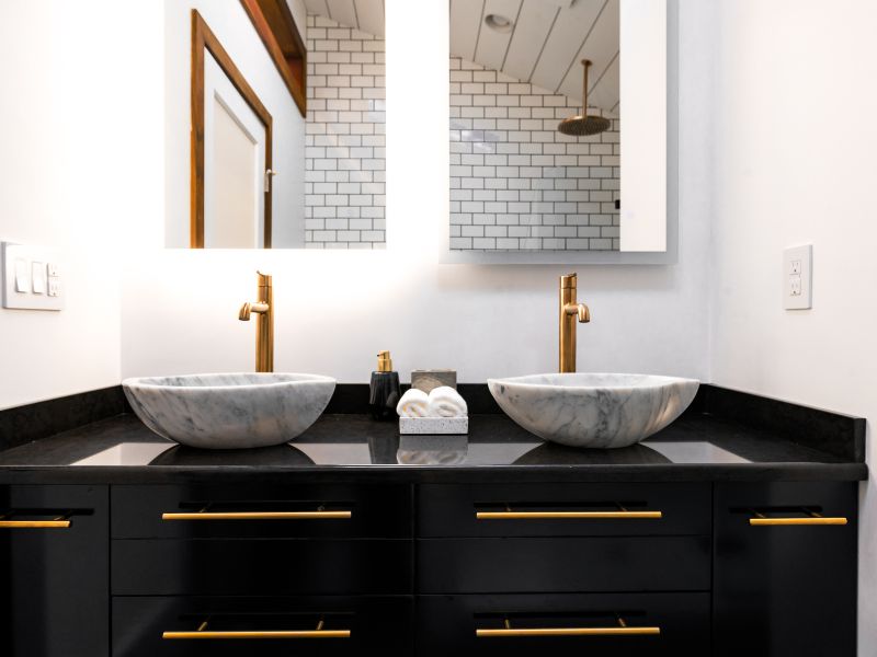 Kết hợp tủ nhà vệ sinh với lavabo – Bí quyết nâng tầm không gian Kết hợp tủ nhà vệ sinh với lavabo – Bí quyết nâng tầm không gian