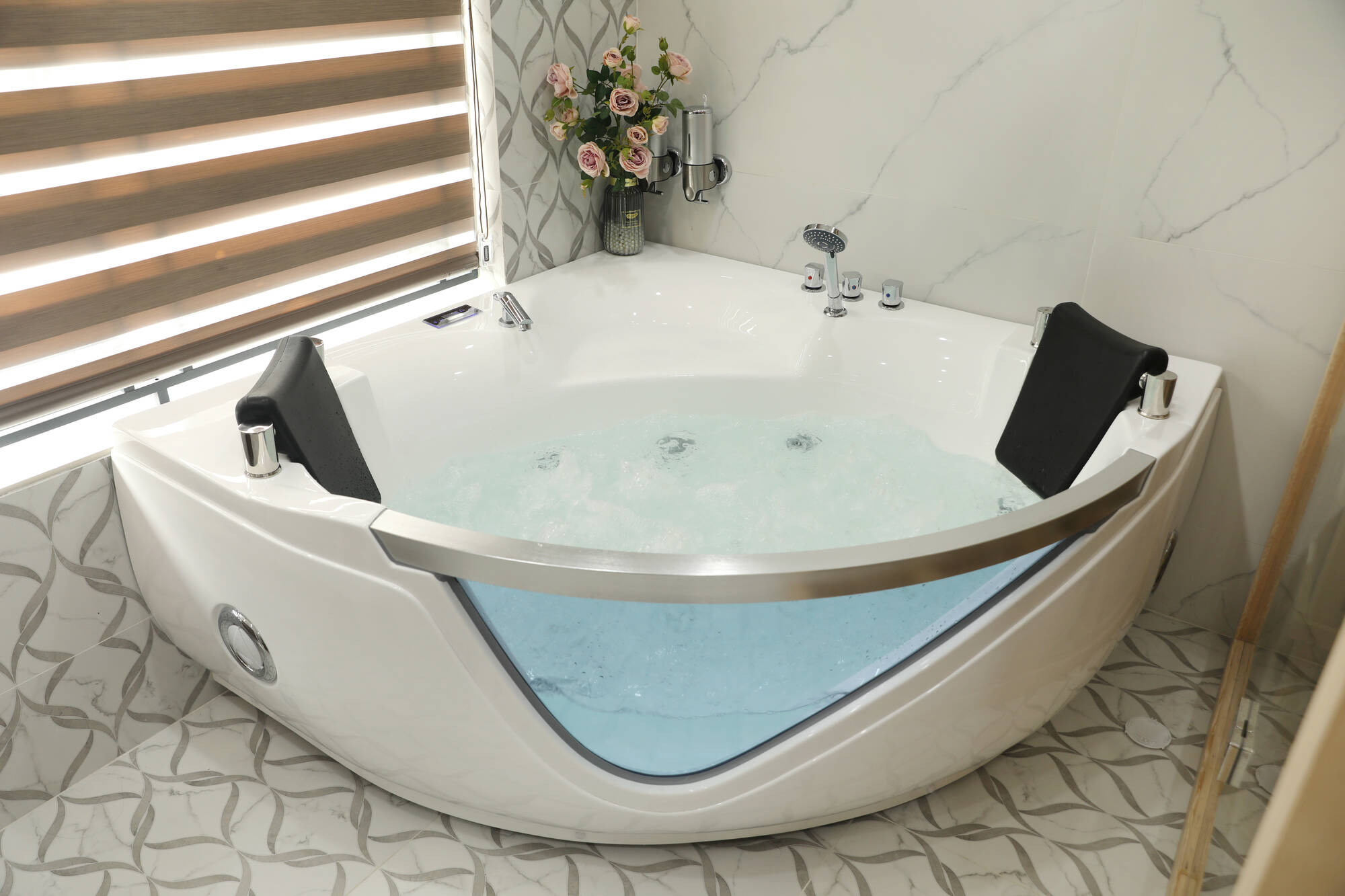 Các loại bồn tắm massage phổ biến